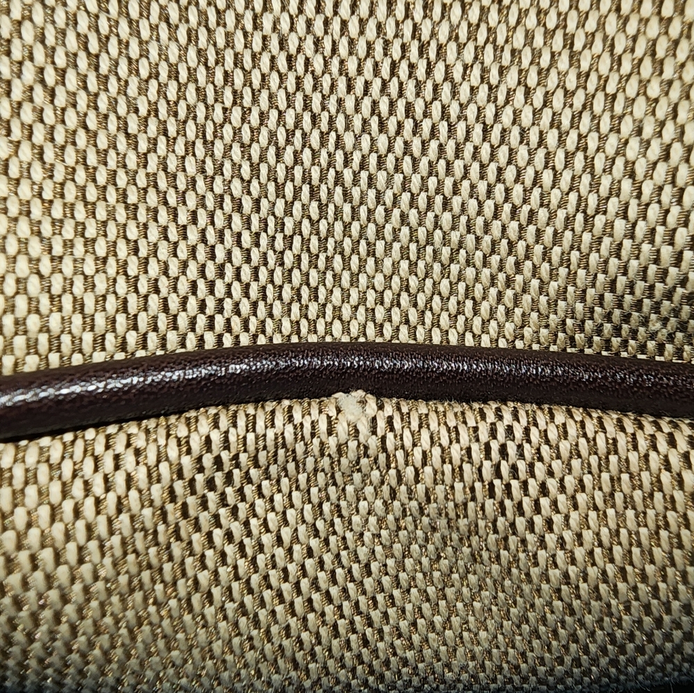 Gucci GG Signature-Trimmed Colbert Hobo - Picture 10 of 16